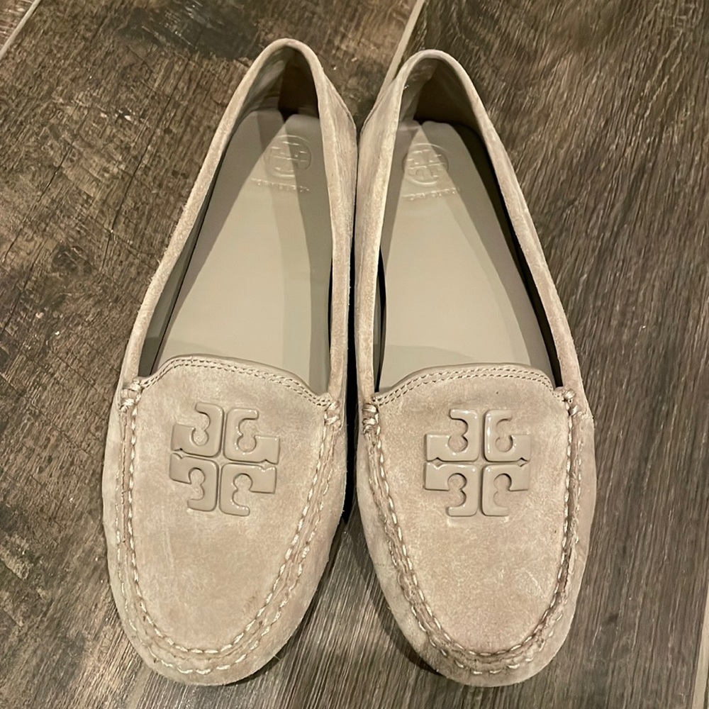 TORY BURCH Grey Suede Mocassin - Like New - Size 8.5 W